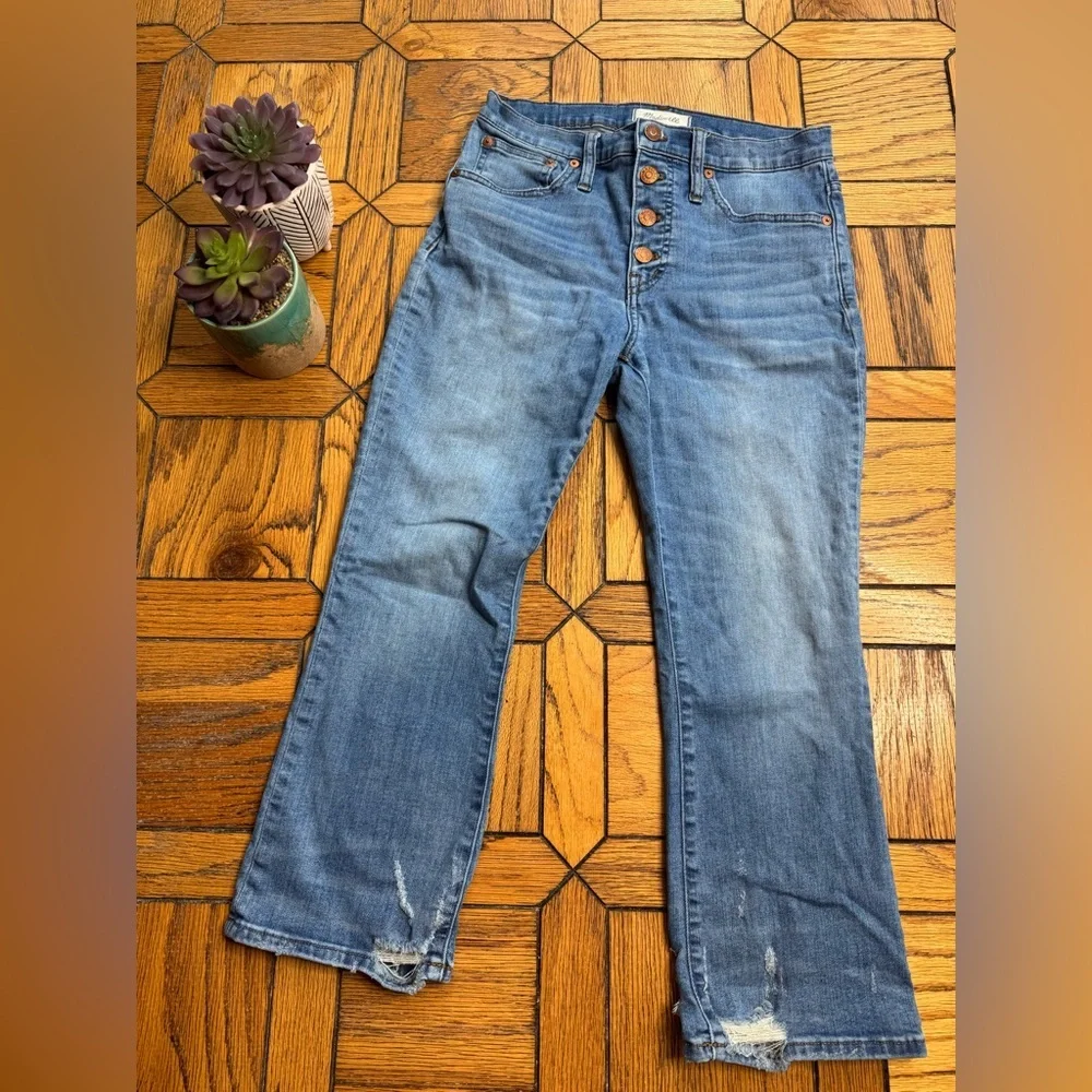 Madewell Petite Cali Demi-Boot Jeans in Bess Wash: Button-Front Edition - Picture 4 of 10